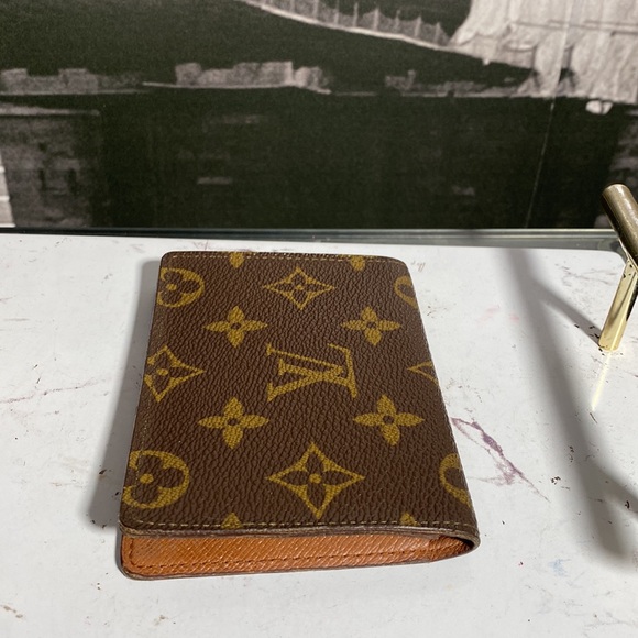 Authentic Louis Vuitton Monogram Card Holder - Picture 10 of 12